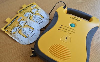 Les défibrillateurs : importance et qui peut les utiliser ?